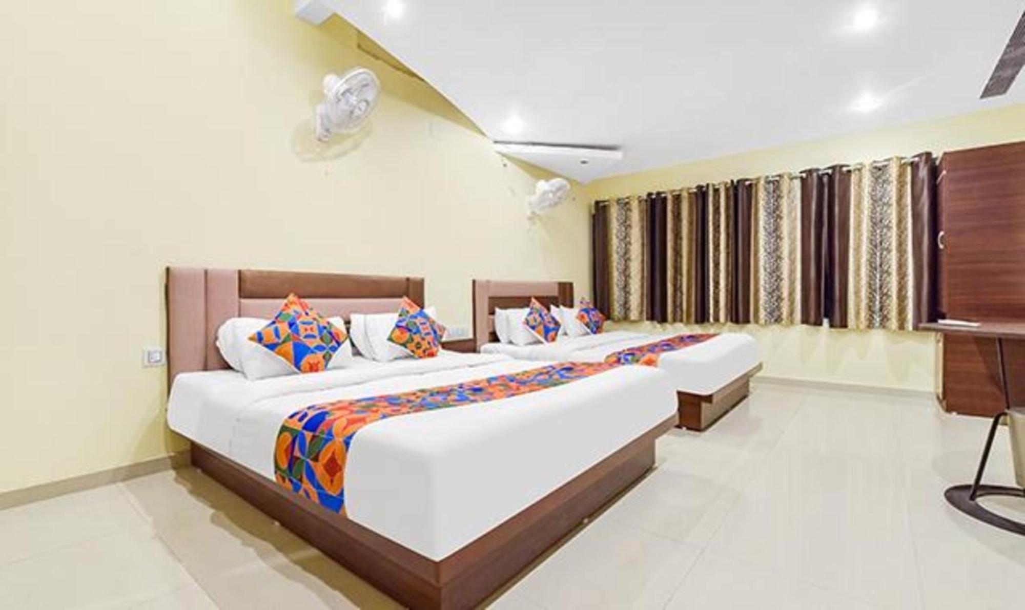 Fabexpress Poonam Palace Ahmedabad Eksteriør bilde
