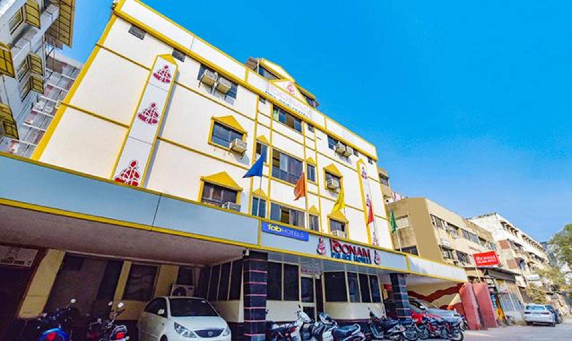 Fabexpress Poonam Palace Ahmedabad Eksteriør bilde